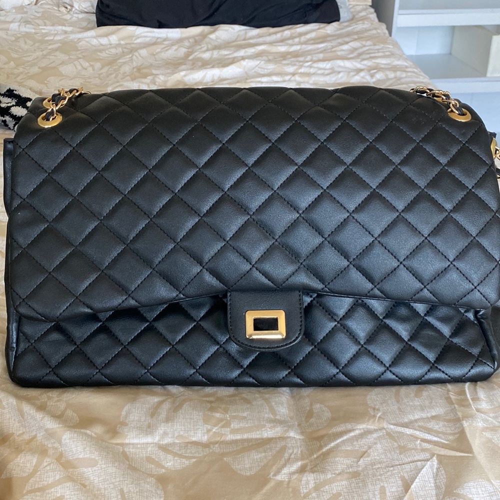 Jumbo unbranded faux lambskin shoulder bag